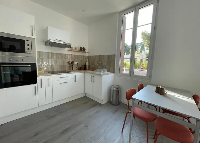 T3 Climatise Vue Rade Et Mont Faron, Calme A La Corniche